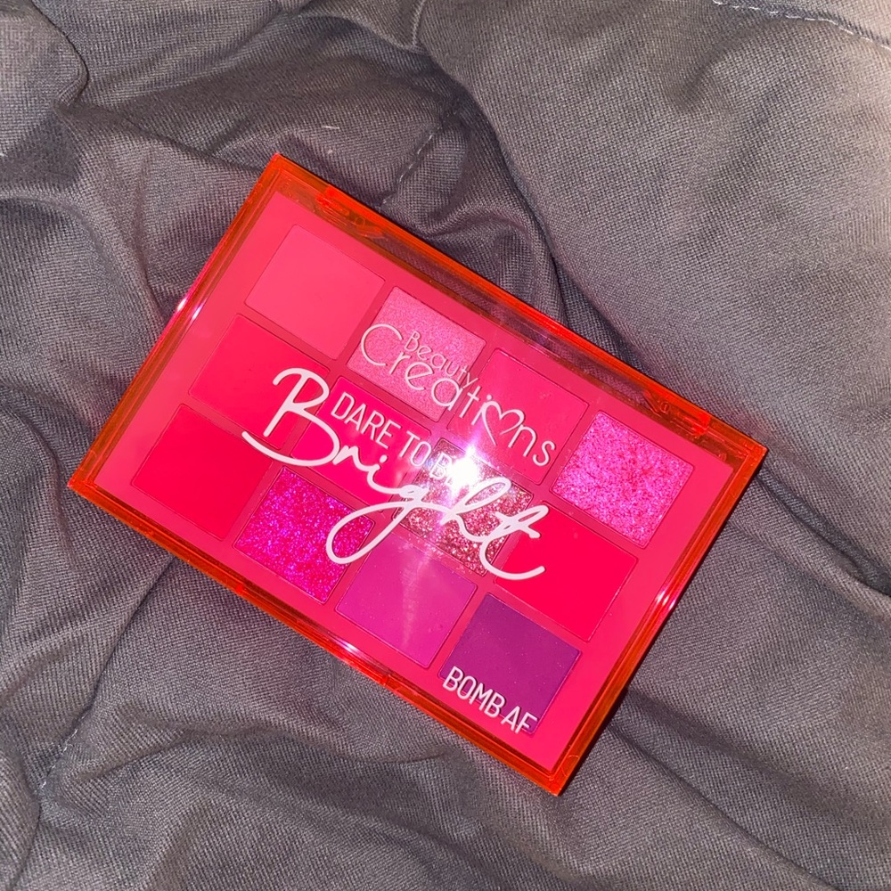 Beauty Creations BOMB AF palette